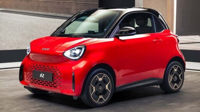 Smart #2 rossa compatta vista anteriore laterale