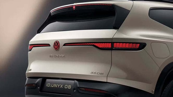 Posteriore Volkswagen ID. UNYX 08 con fanali rossi
