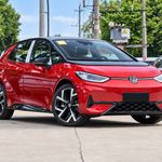 Volkswagen ID.3 rossa parcheggiata in concessionaria
