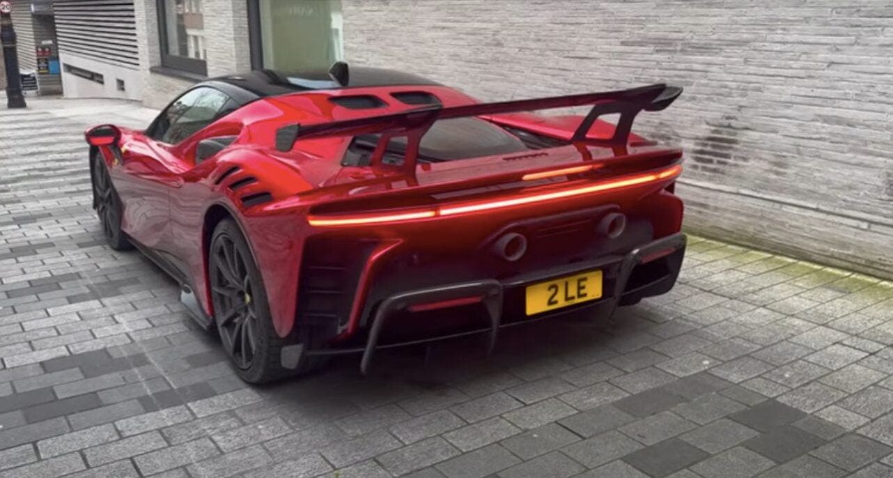 Ferrari SF90 XX Stradale in London (screenshot video TFJJ)