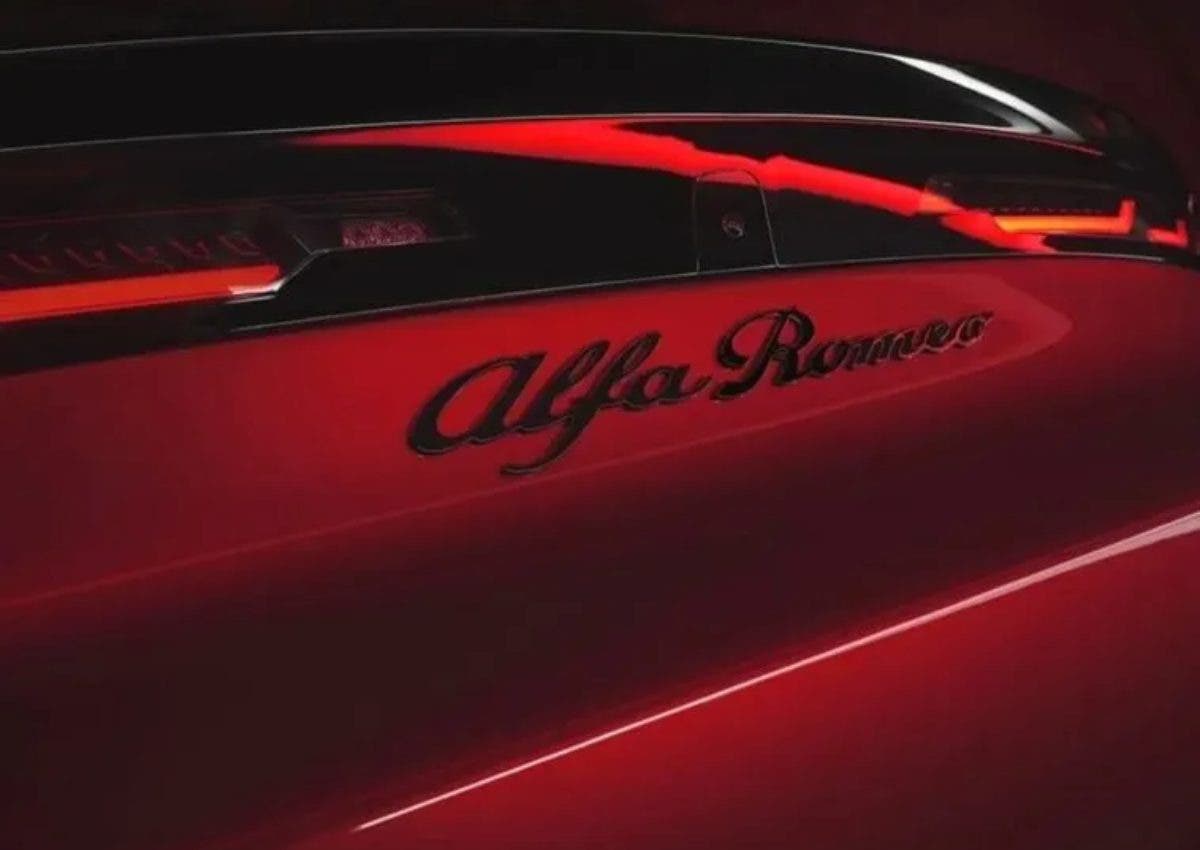 Alfa-Romeo-Milano-teaser.jpg