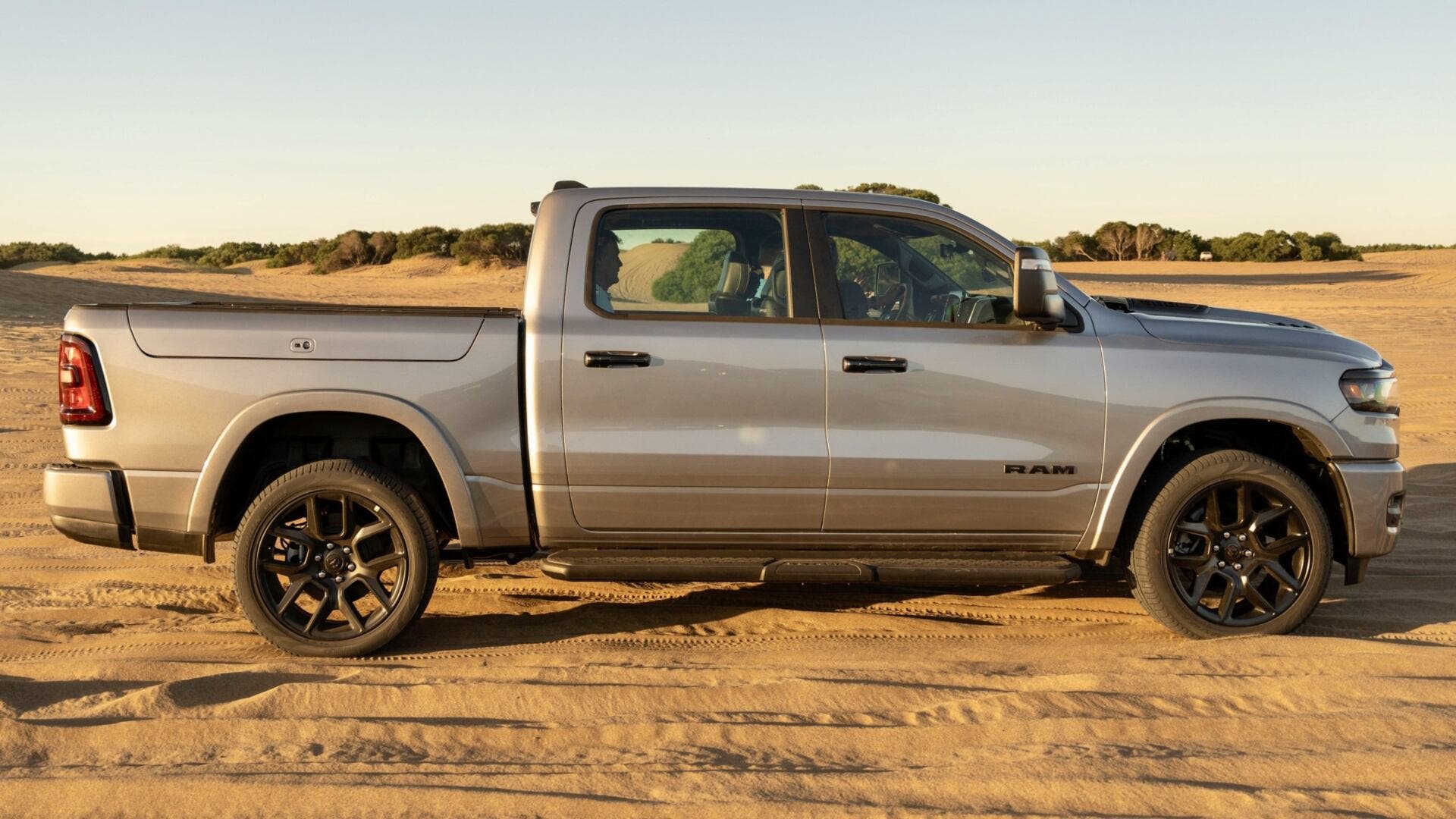 2025 Ram 1500 Laramie Night Edition Crew Cab 4×4
