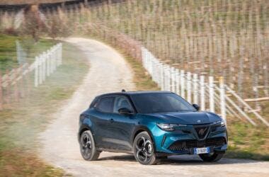 Alfa Romeo Junior Ibrida Q4