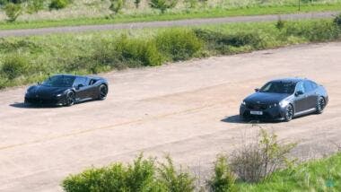 Ferrari SF90 Spider vs BMW M5 drag race