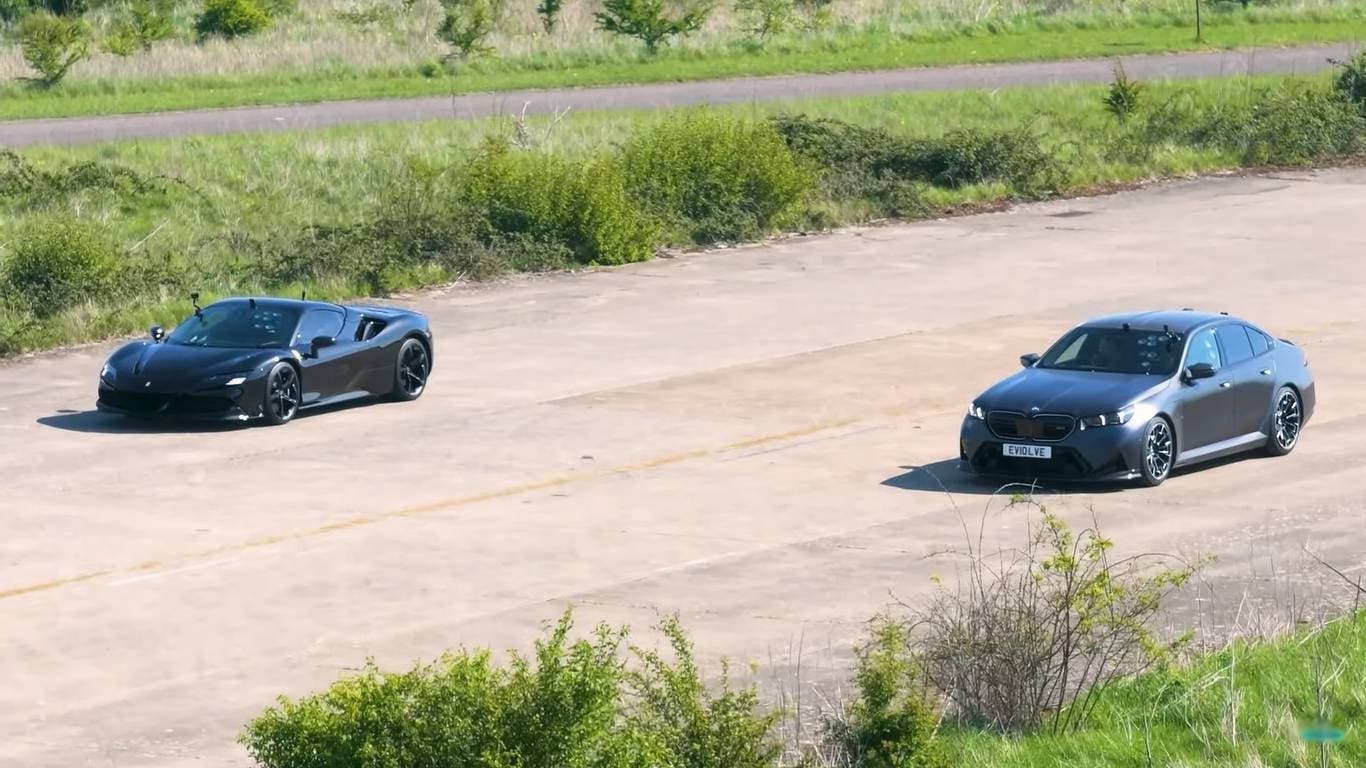 Ferrari SF90 Spider vs BMW M5 drag race