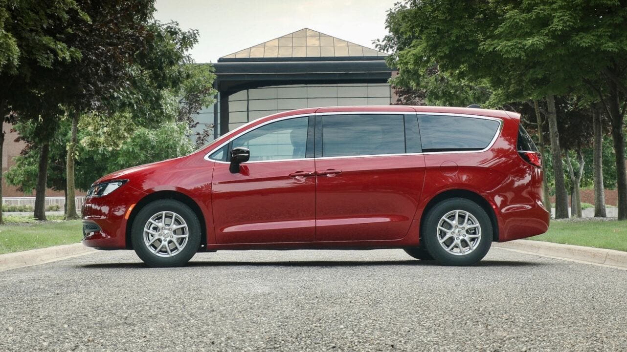 2026 Chrysler Voyager LX
