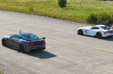 Drag Race Dodge Viper Ford Mustang