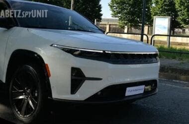 Jeep Wagoneer 4xe spy photo