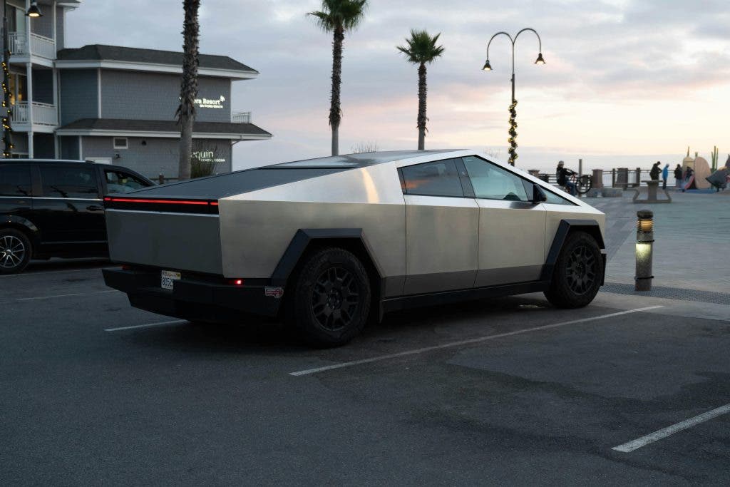 tesla cybertruck