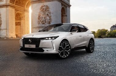 limited-edition DS 4 “DS 4 ETOILE Champs-Élysées”