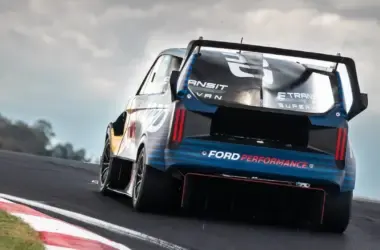 Ford Transit SuperVan 4.2