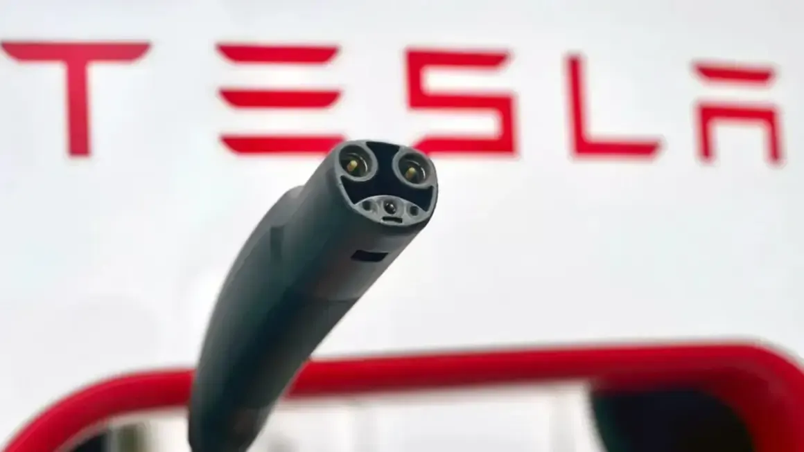 Tesla Superchargers nacs