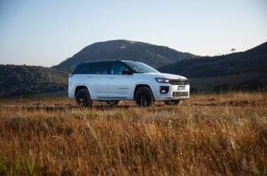 Jeep_Commander_Blackhawk_My26
