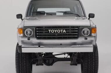 toyota Land Cruiser FJ60 restomod