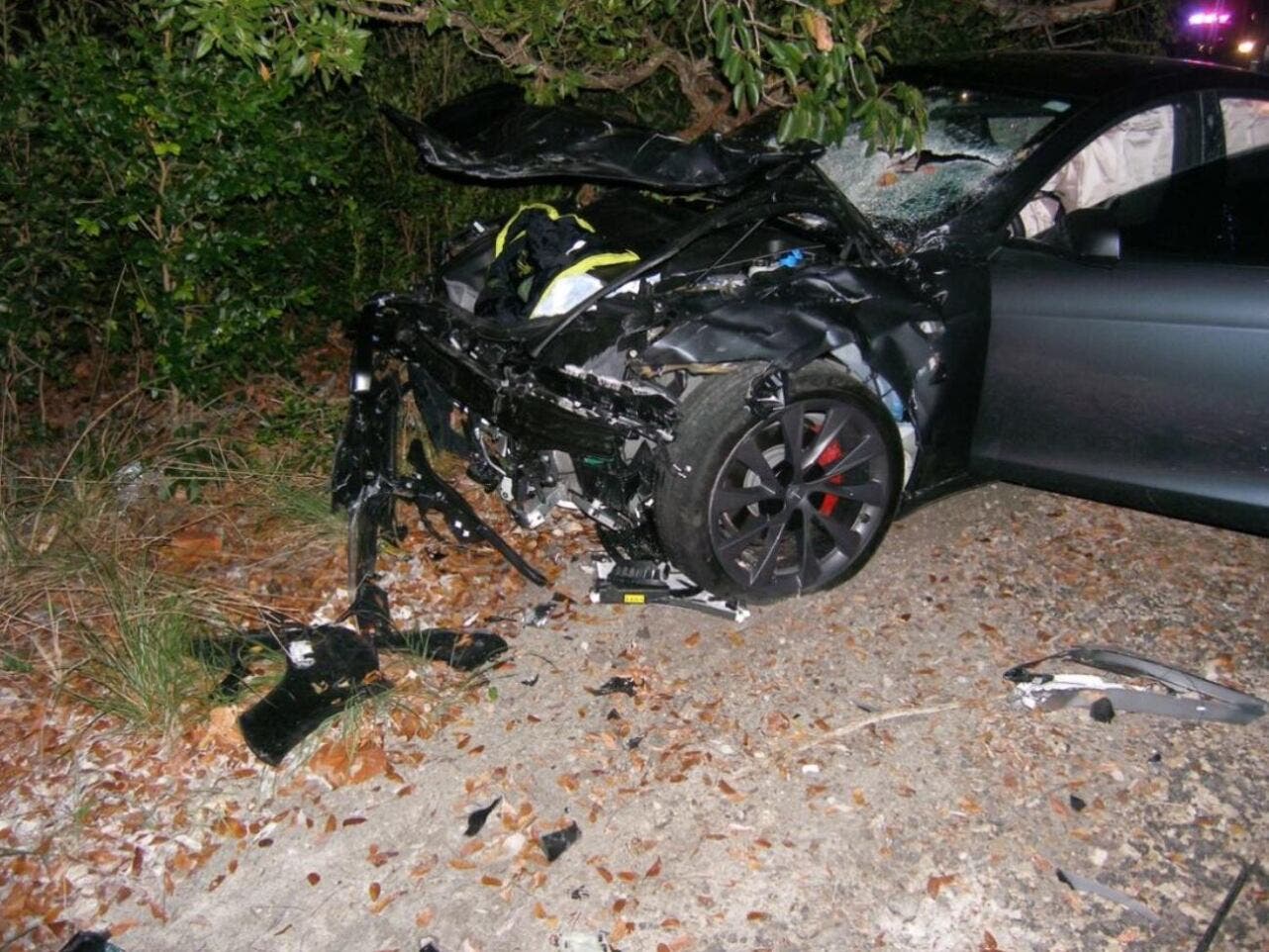 tesla full self-driving crash