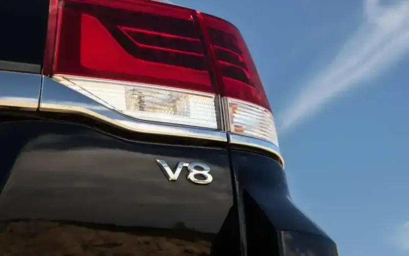 v8 toyota
