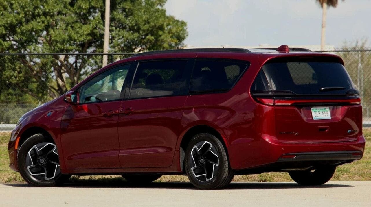 Chrysler Pacifica 2027 render