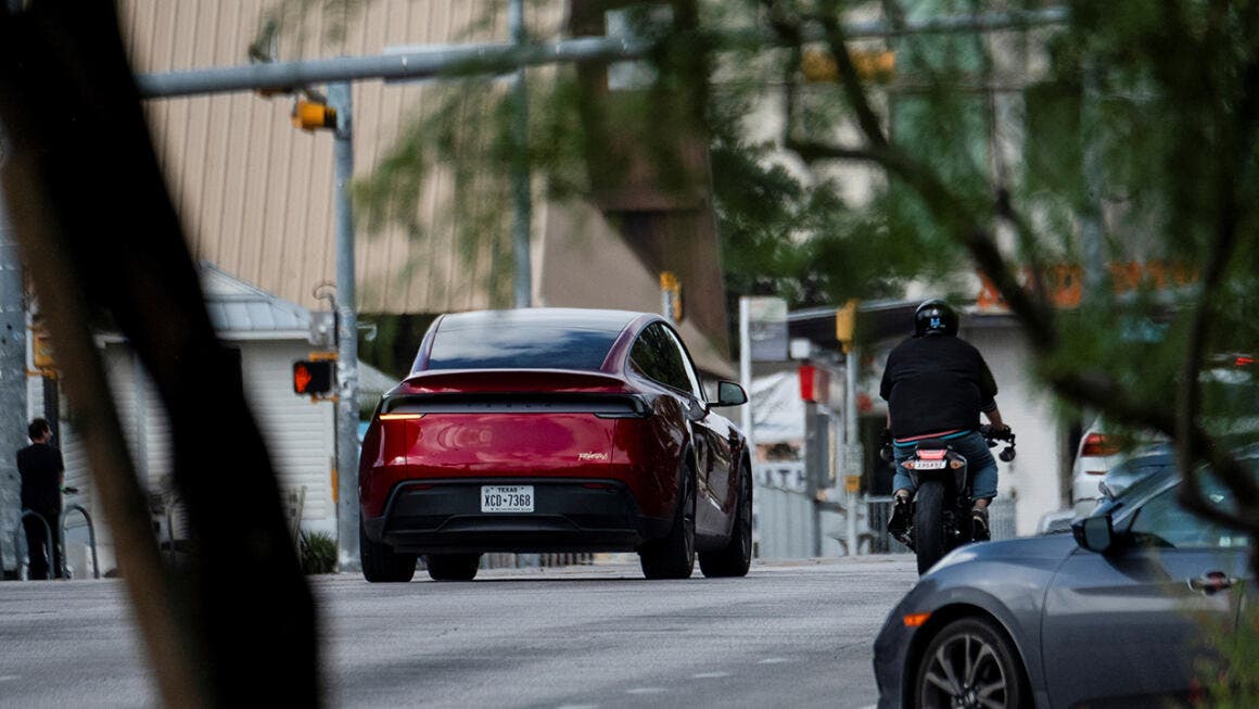 tesla austin robotaxi