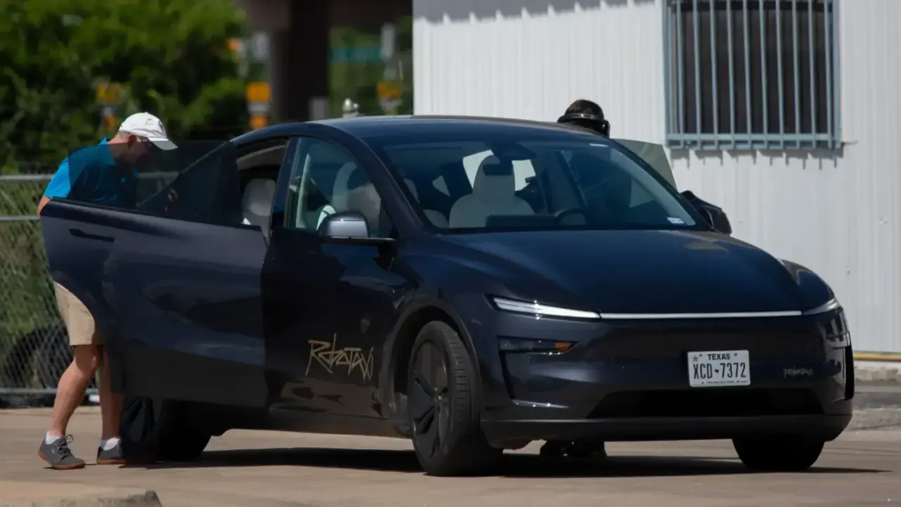 tesla austin robotaxi