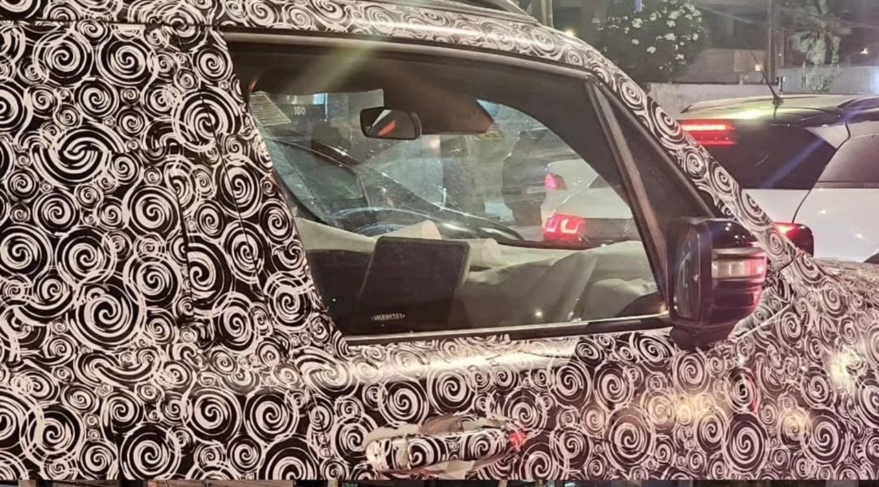 Jeep Renegade restyling spy photo