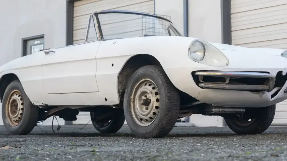 1967_alfa-romeo_1600-spider-duetto