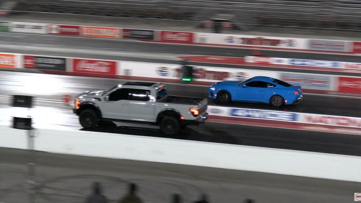 Ford F-150 Raptor Drag Race Mustang GT