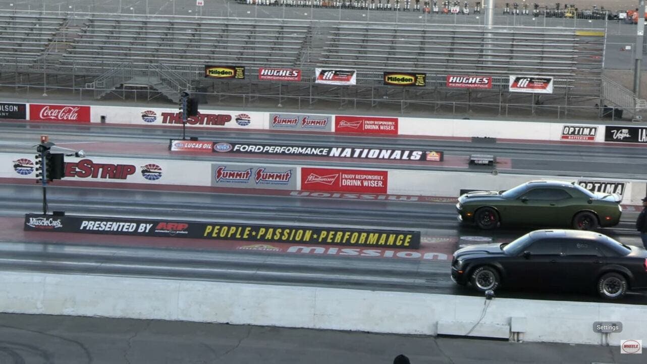Dodge Hellcat vs Chrysler 300 SRT8
