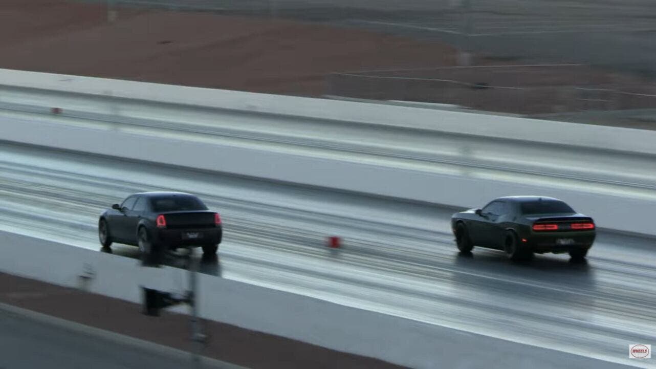 Dodge Hellcat vs Chrysler 300 SRT8