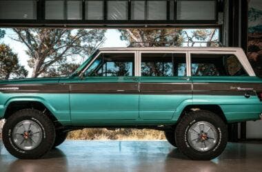 jeep Super Wagoneer
