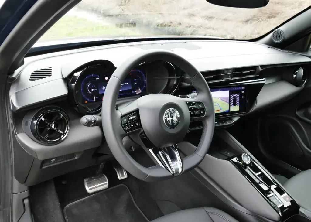 alfa romeo junior hybrid