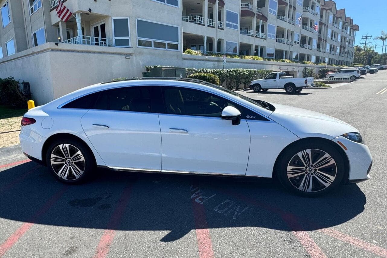mercedes-eqs-sedan