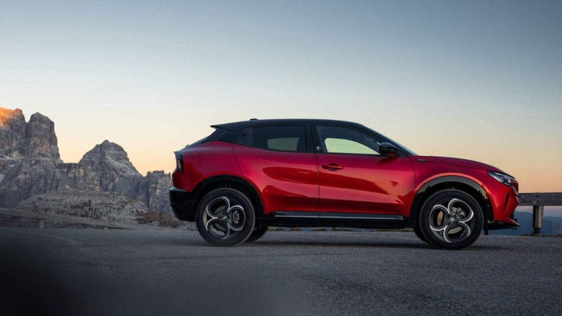 alfa romeo junior hybrid