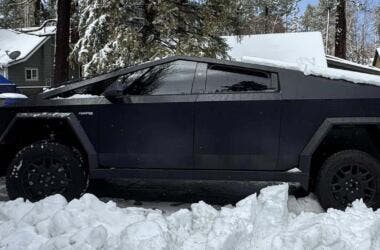 tesla cybertruck snowstorm