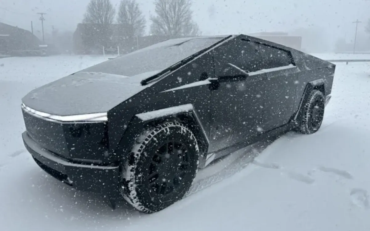 tesla cybertruck snowstorm