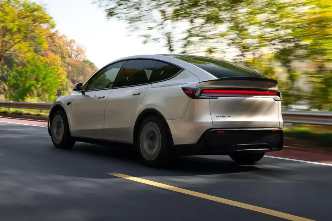 tesla Model YL