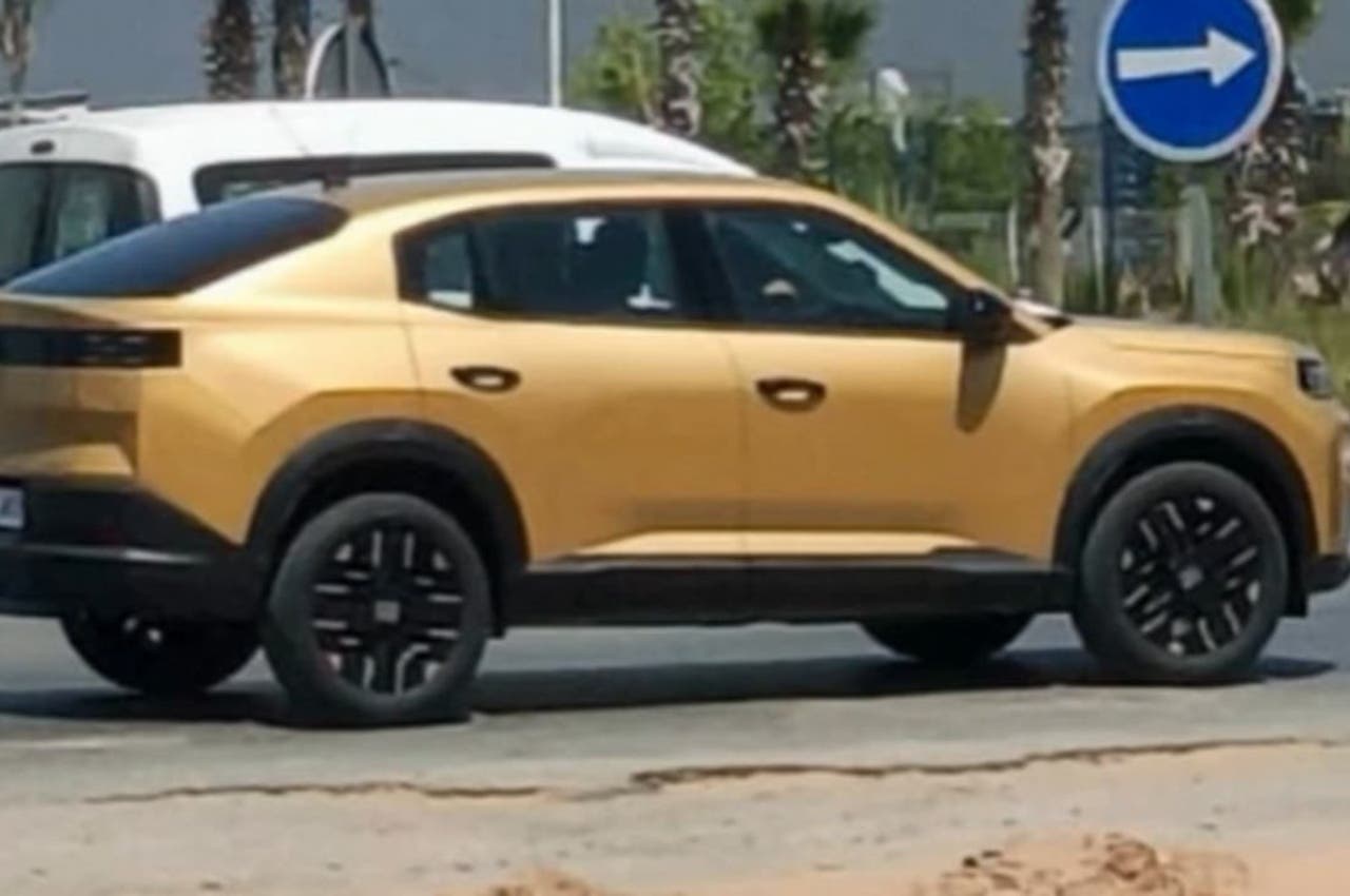 New Fiat Fastback spy