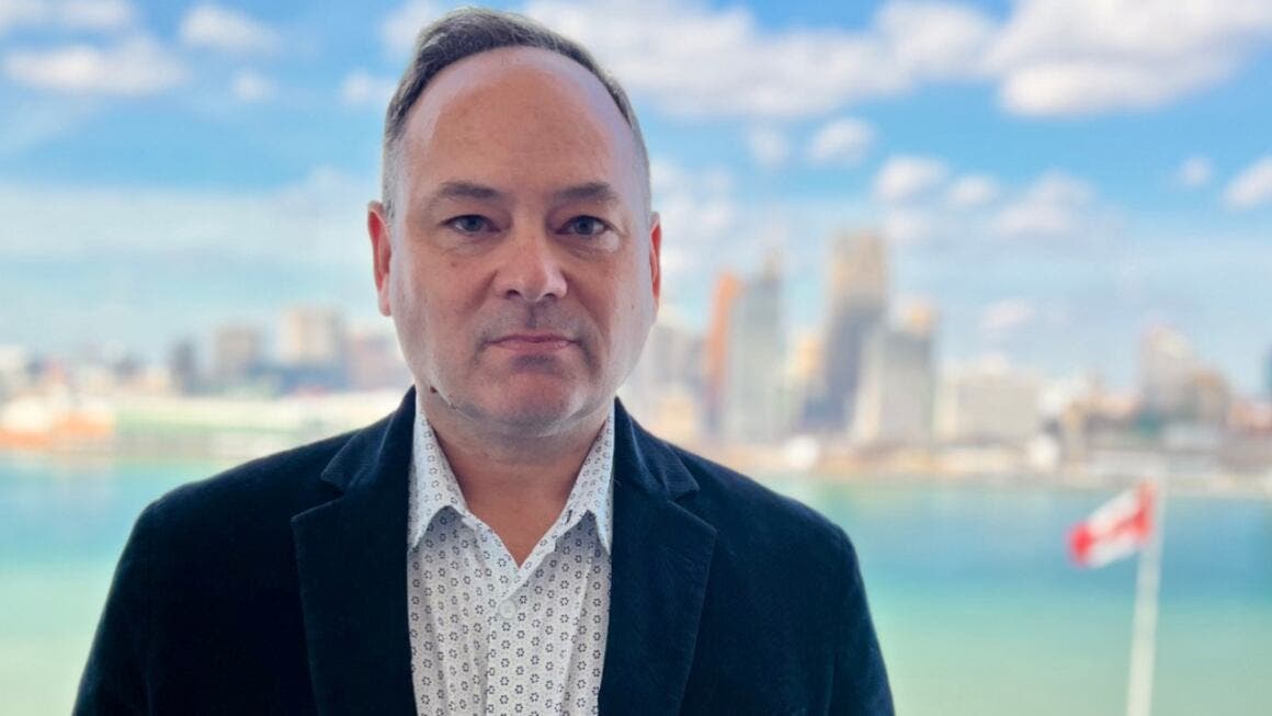 Stellantis, Jeff Hines