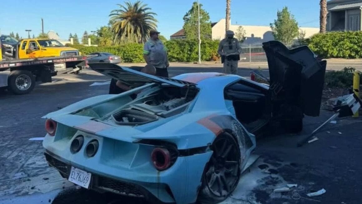 ford gt accident