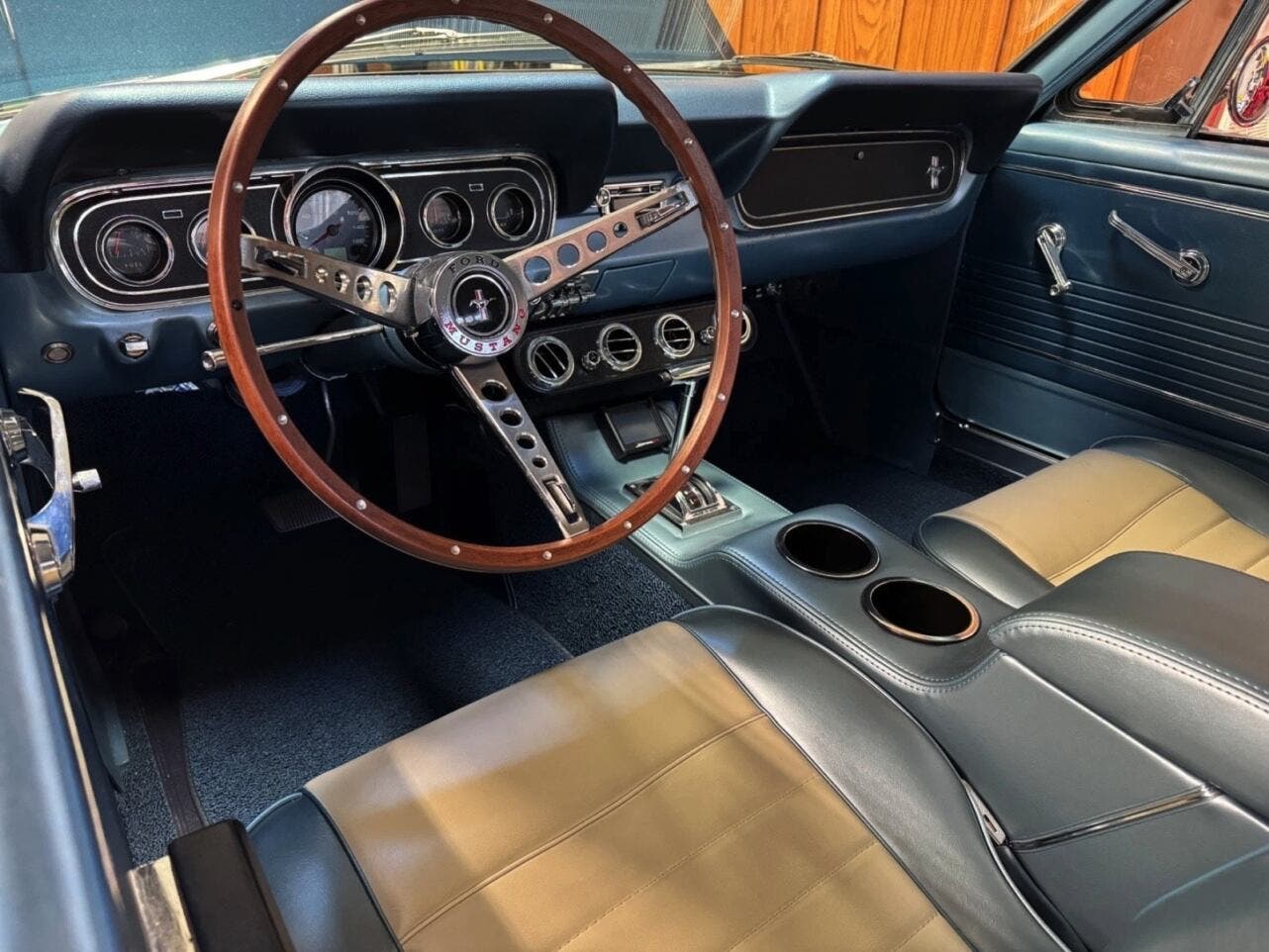 Ford Mustang 1966 restomod