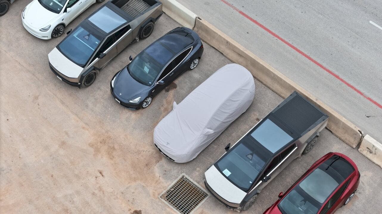 Tesla Model Y L Giga Texas