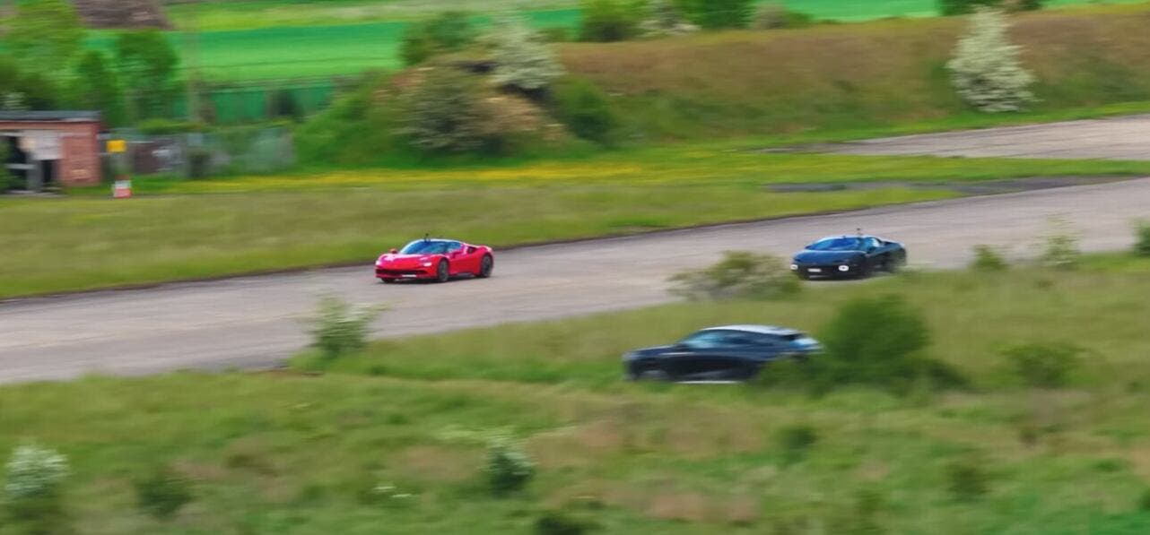 Ferrari vs Lamborghini drag race