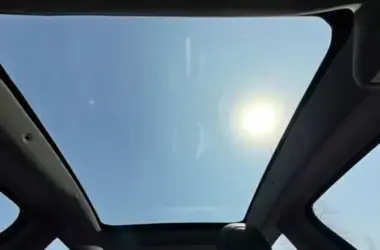Tesla panoramic glass roof