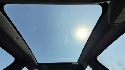 Tesla panoramic glass roof