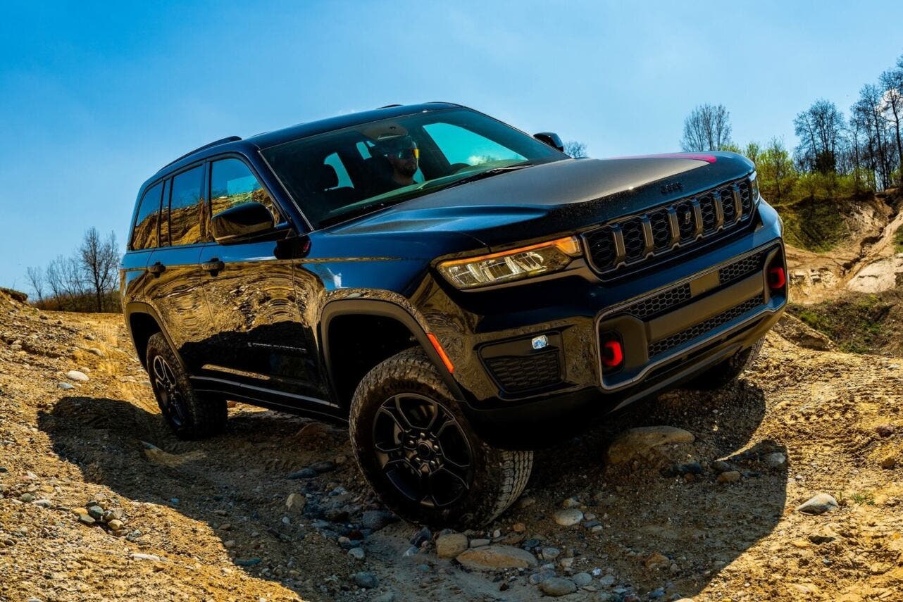 2027 Grand Cherokee Trailhawk