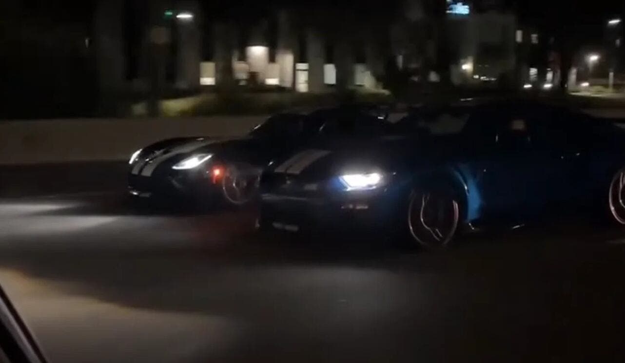 Dodge Viper vs Shelby GT 500