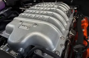 v8 engine stellantis