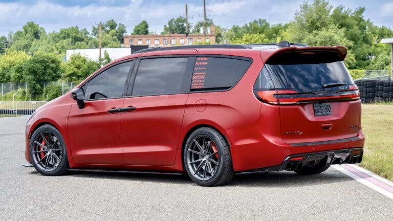 Chrysler Pacifica Limited S VANkulture Concept