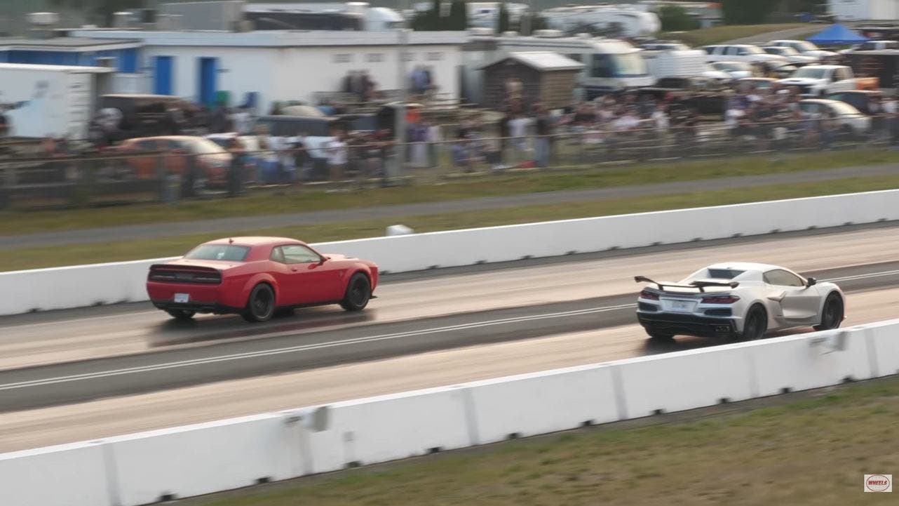 dodge-challenger-hellcat-c8-chevy-corvette