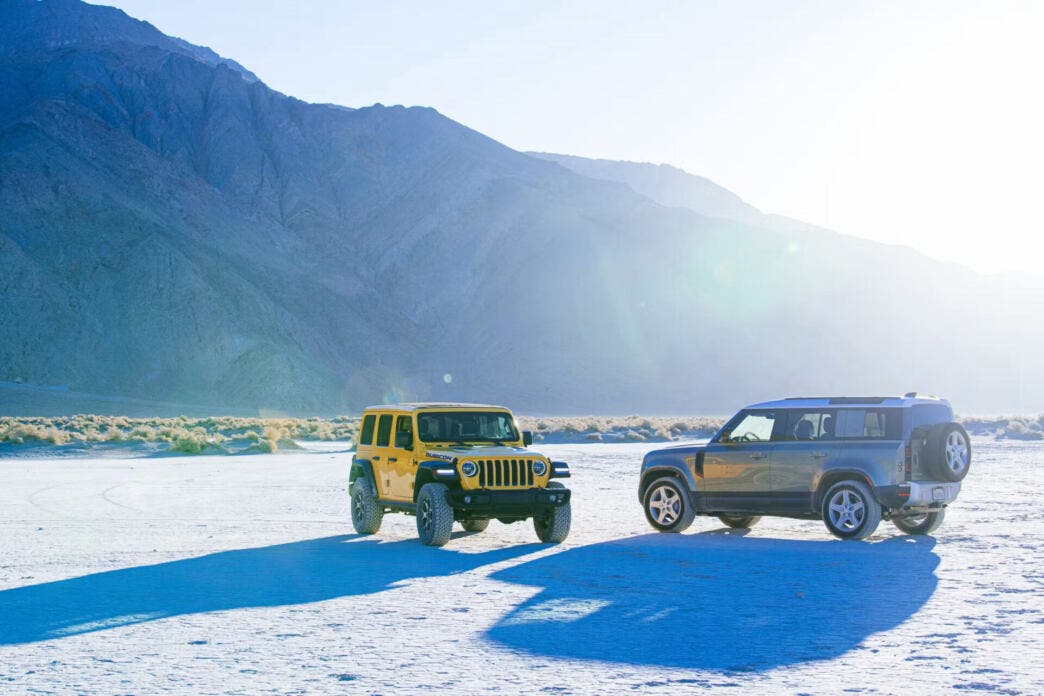 land rover defender - jeep wrangler