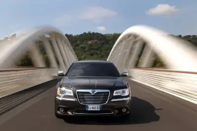 2011 lancia thema